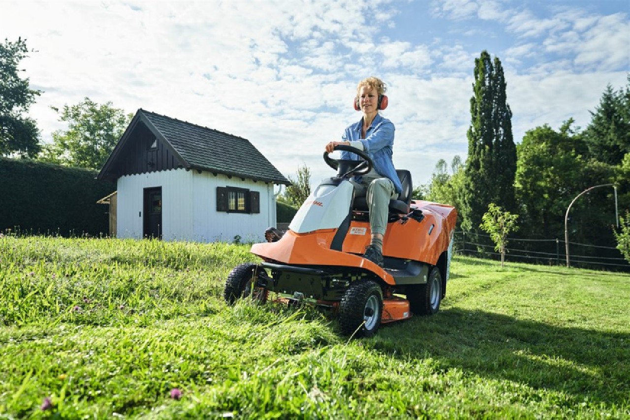 Traktor RT 4082 AUFSITZMÄHER