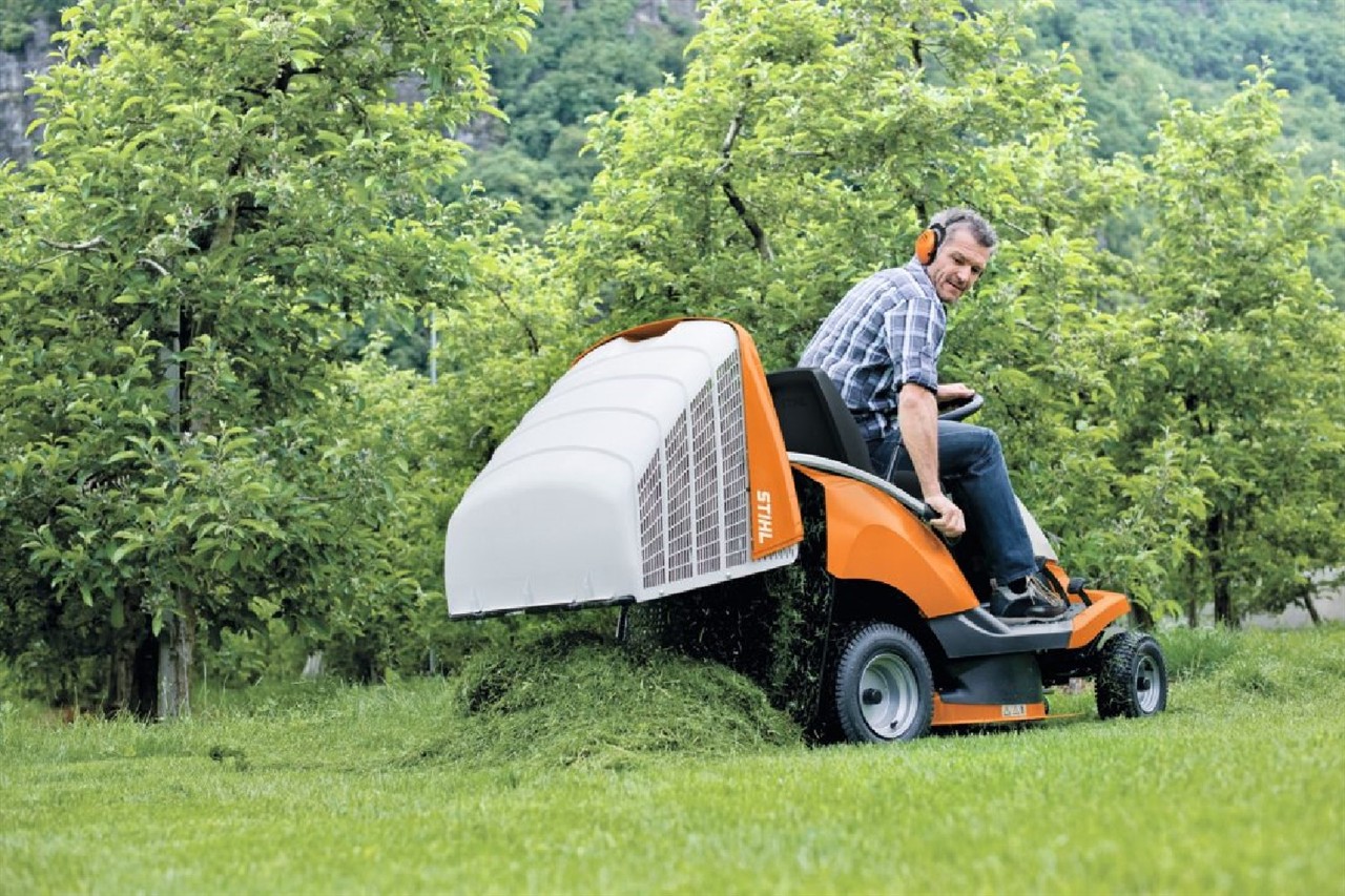 Traktor RT 4082 AUFSITZMÄHER